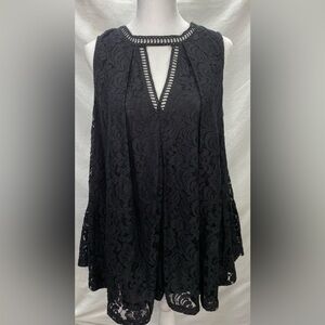 Umgee Black Sleeveless Lace Flowy Tunic Top in Size Medium.
